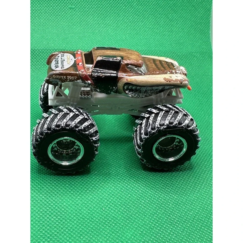 Monster Mutt Hot Wheels Monster Jam Monster Truck 1:55 Scale DieCast‎ Used